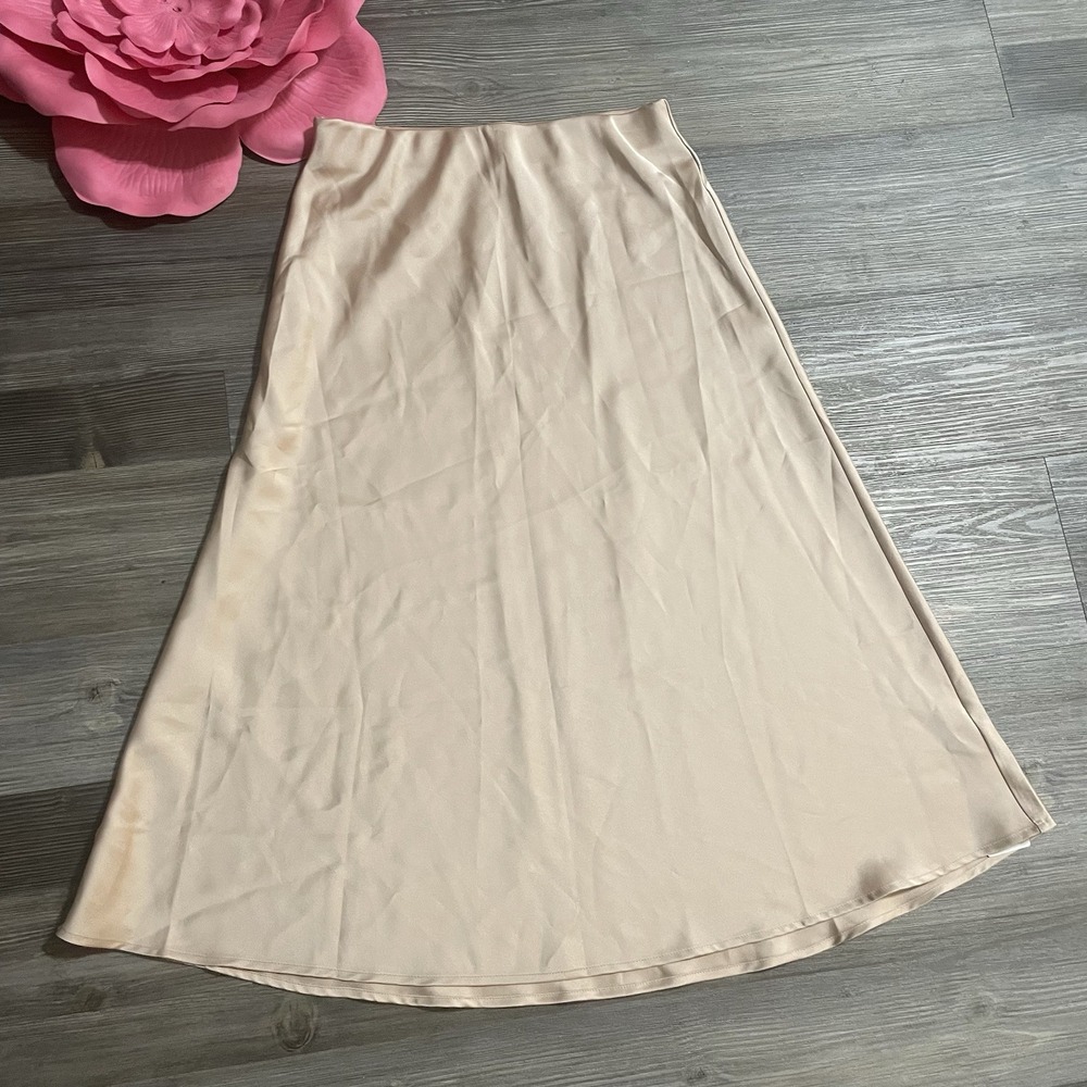 NWT Satin Pull On Midi Slip Skirt Beige/Nude Womens Sz‎ M Preppy Feminine